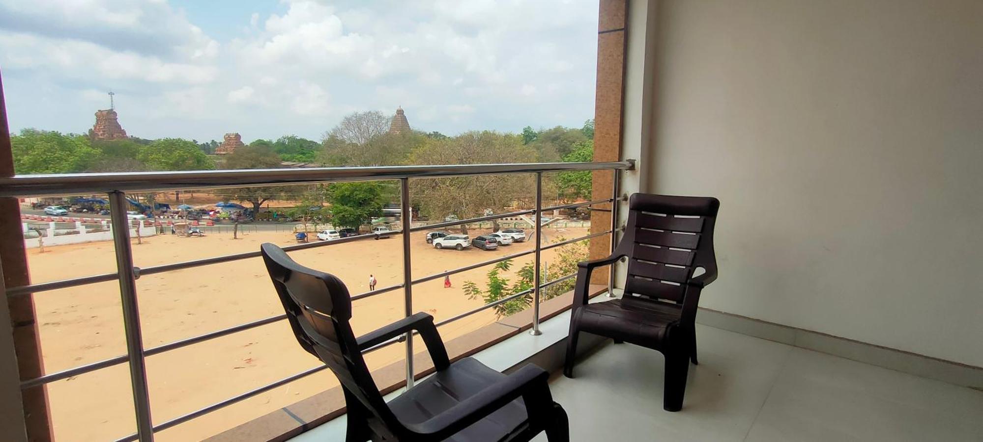 Srirathna Temple View Inn Thanjavur Dış mekan fotoğraf
