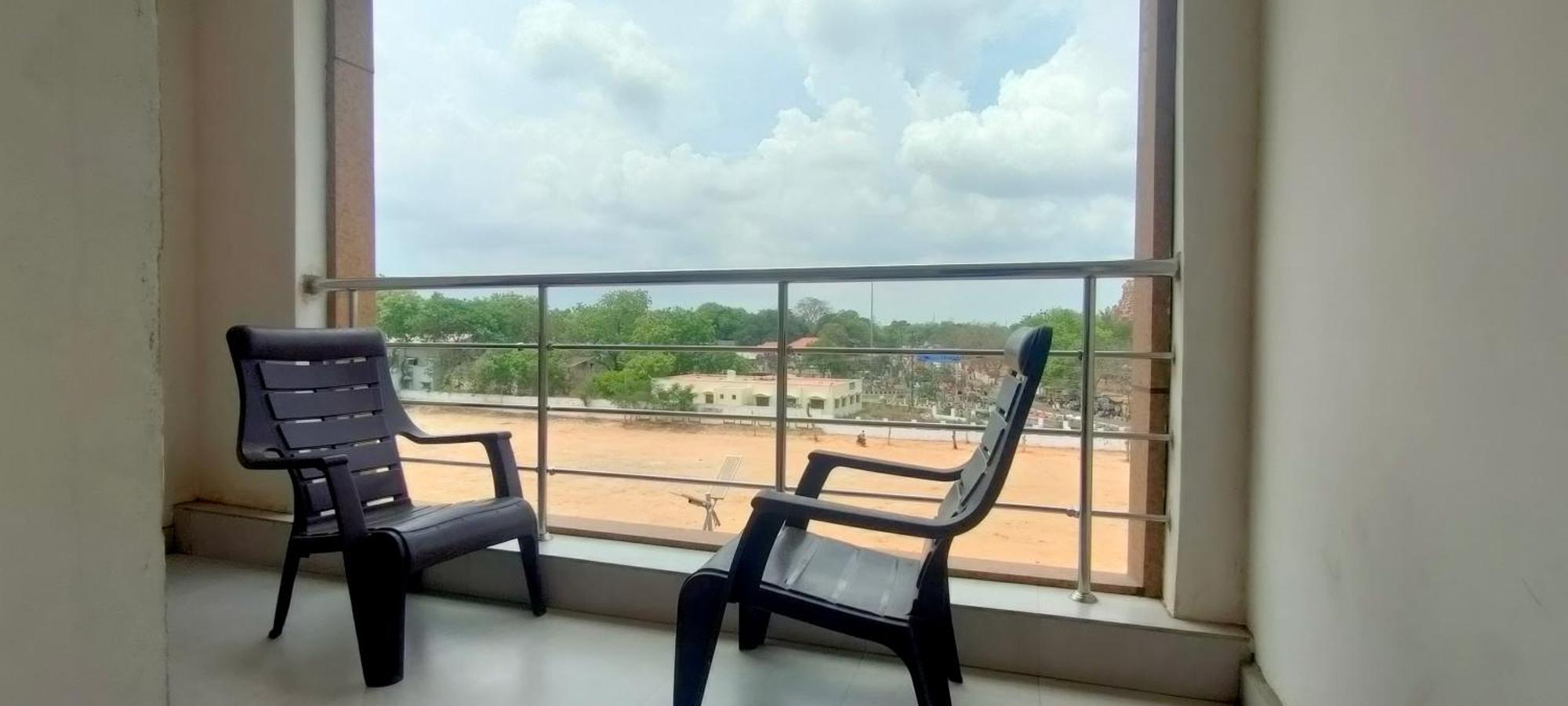 Srirathna Temple View Inn Thanjavur Dış mekan fotoğraf